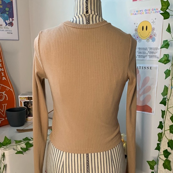 Brown long sleeve shirt w/ rhinestone butterfly in the middle SIZE: XS/S - Picture 3 of 3